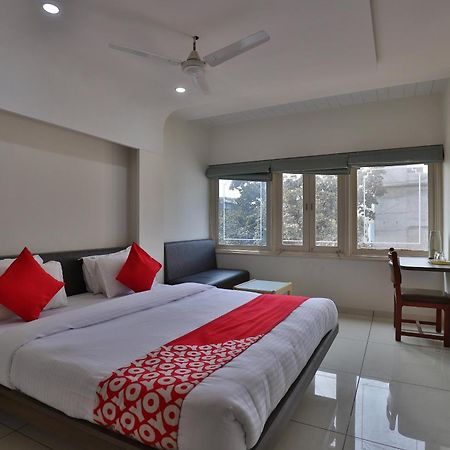 Collection O Hotel Panchsheel Vadodara Eksteriør billede