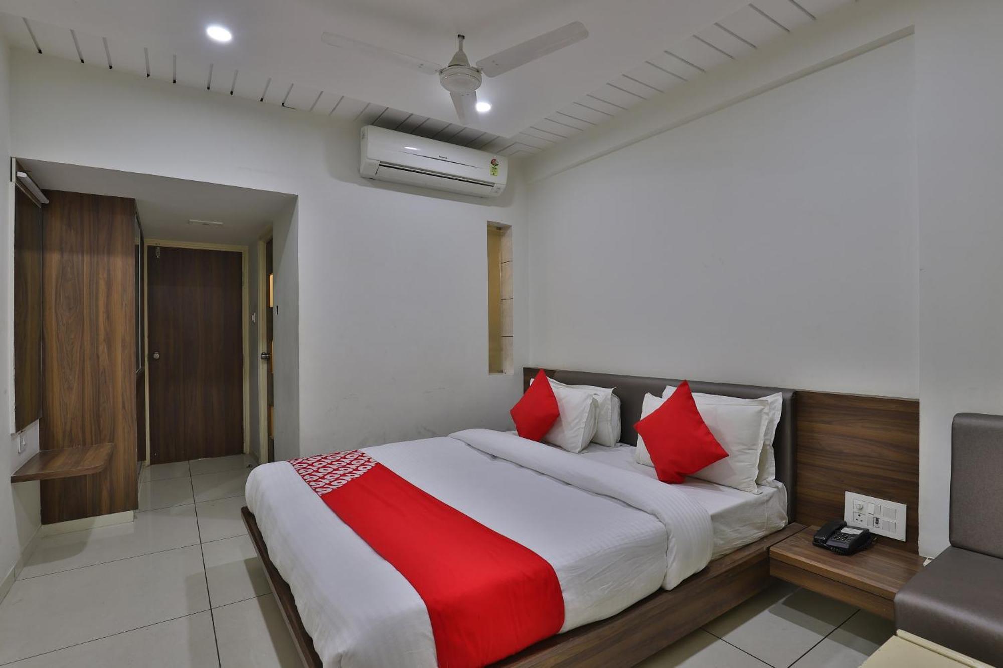 Collection O Hotel Panchsheel Vadodara Eksteriør billede