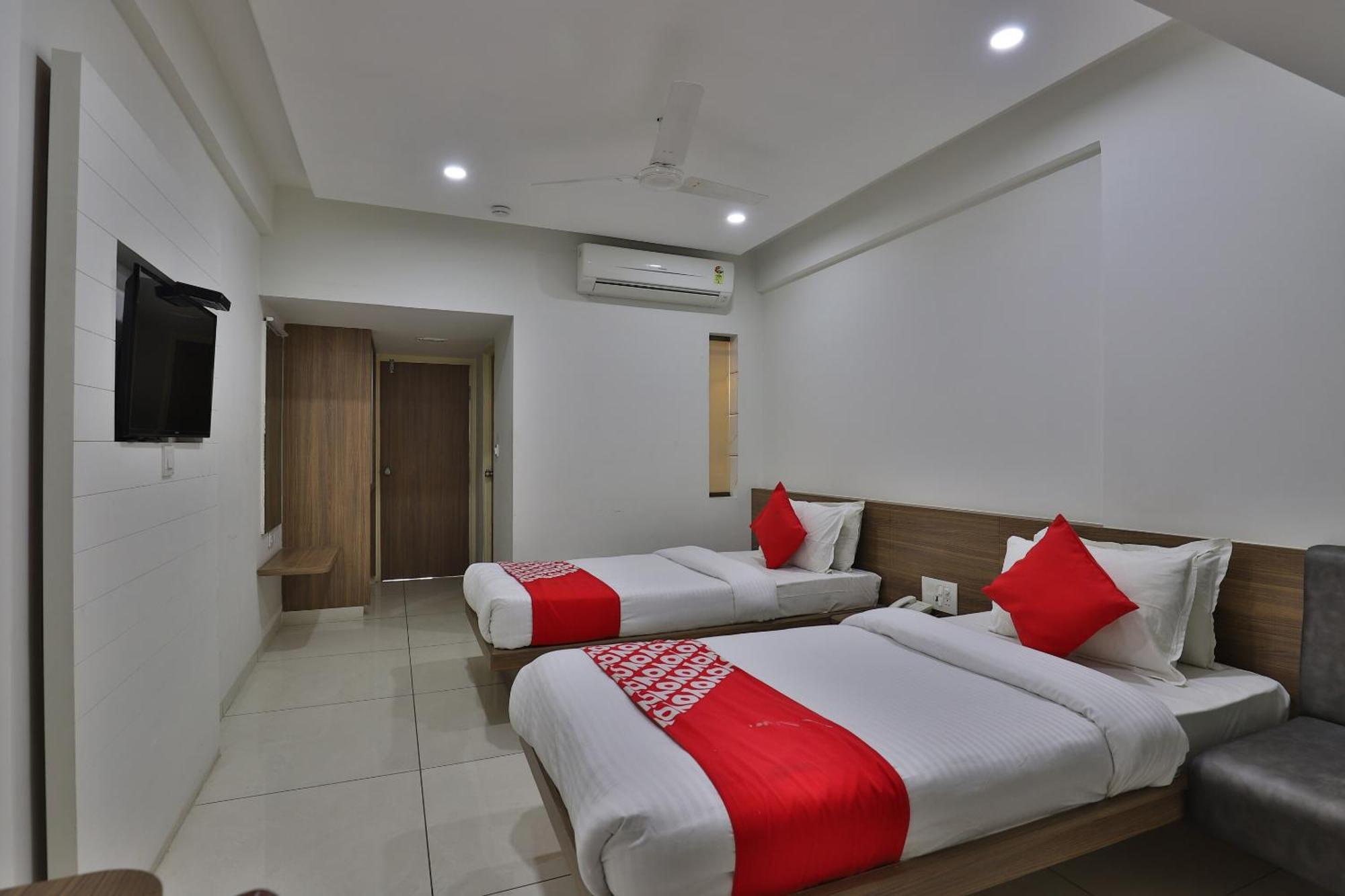 Collection O Hotel Panchsheel Vadodara Eksteriør billede